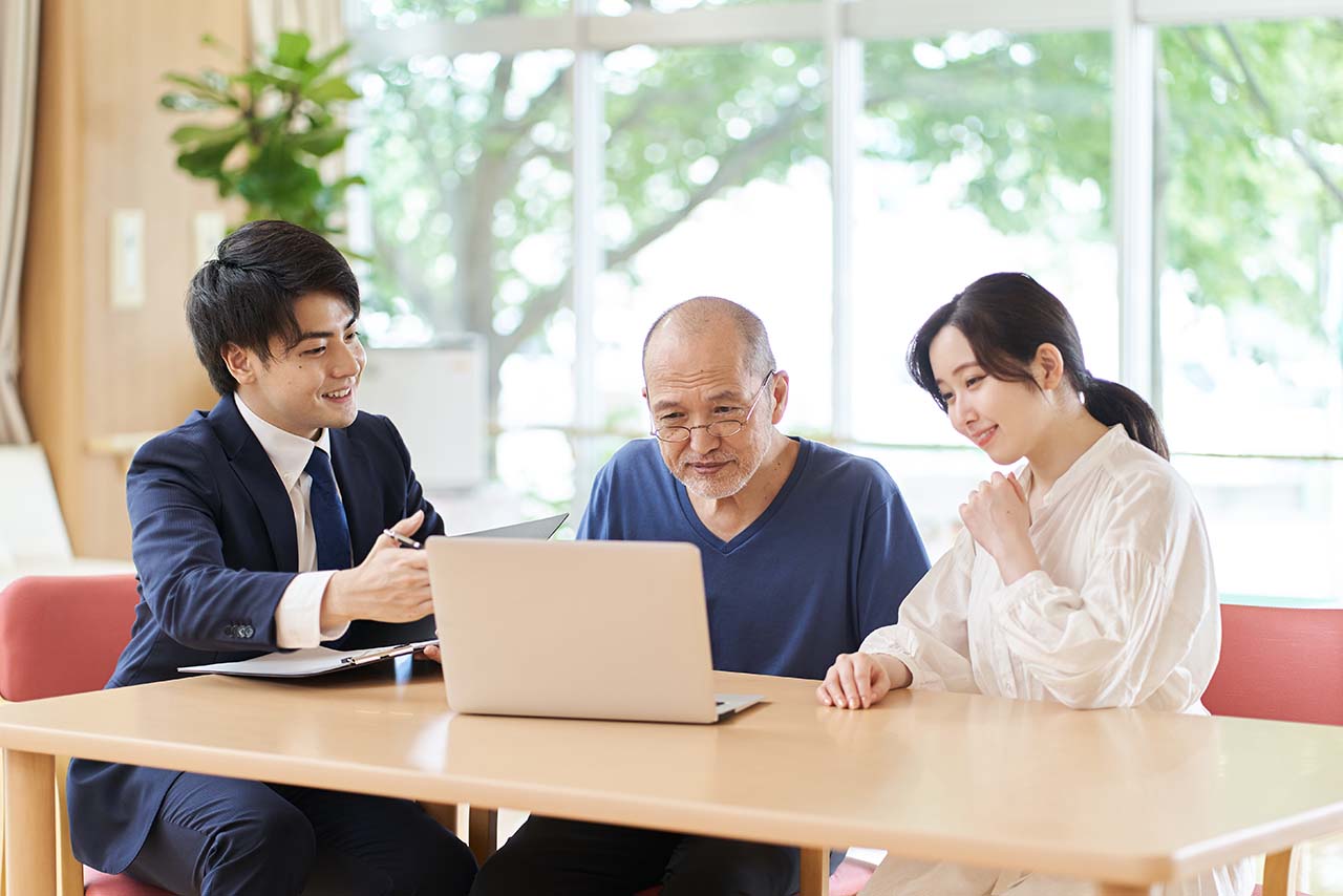 お客様のご要望、ライフプランを考慮し最適な保険を提案している